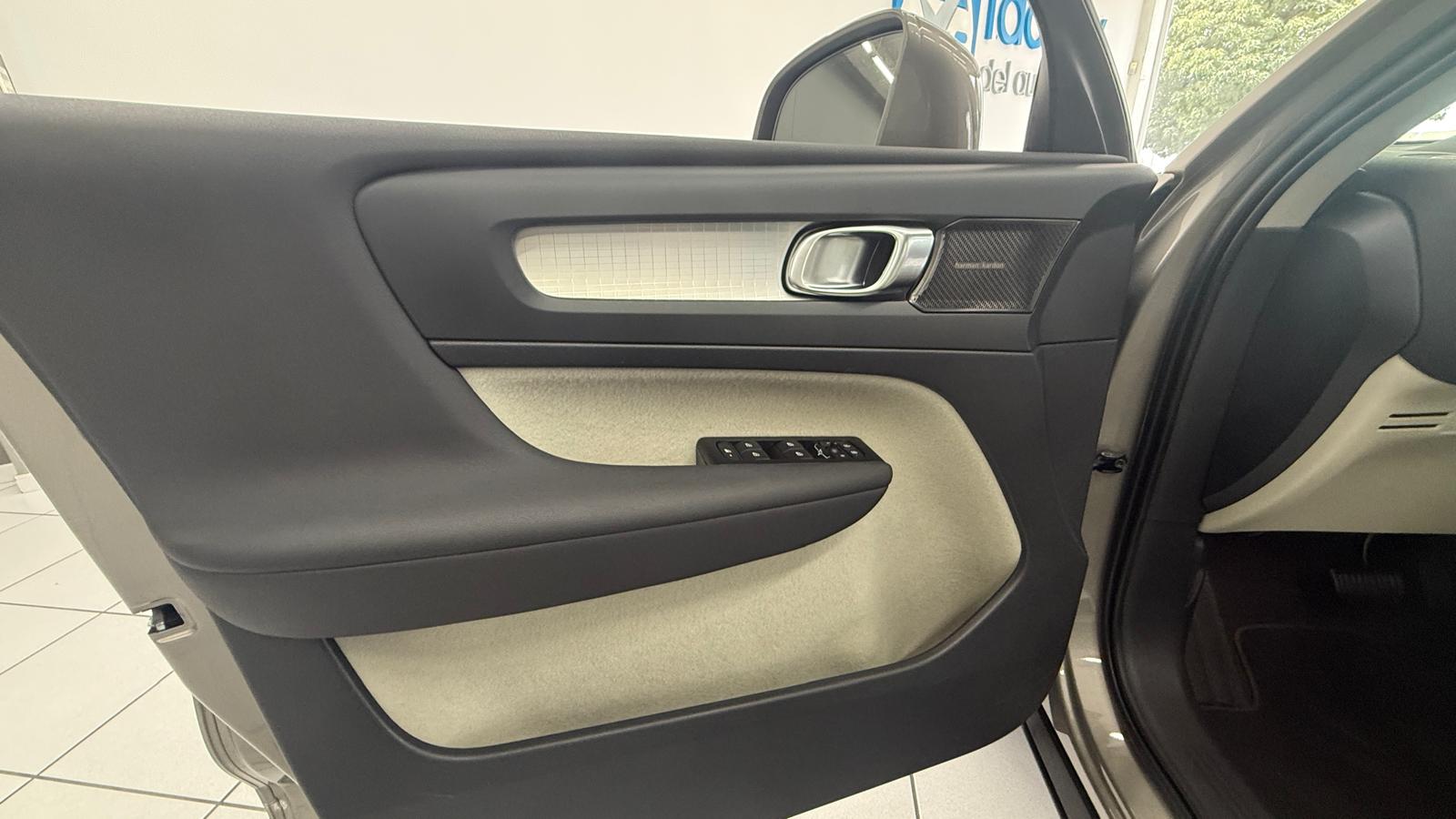 VOLVO XC40 1.5 T3 Momentum Pro Auto