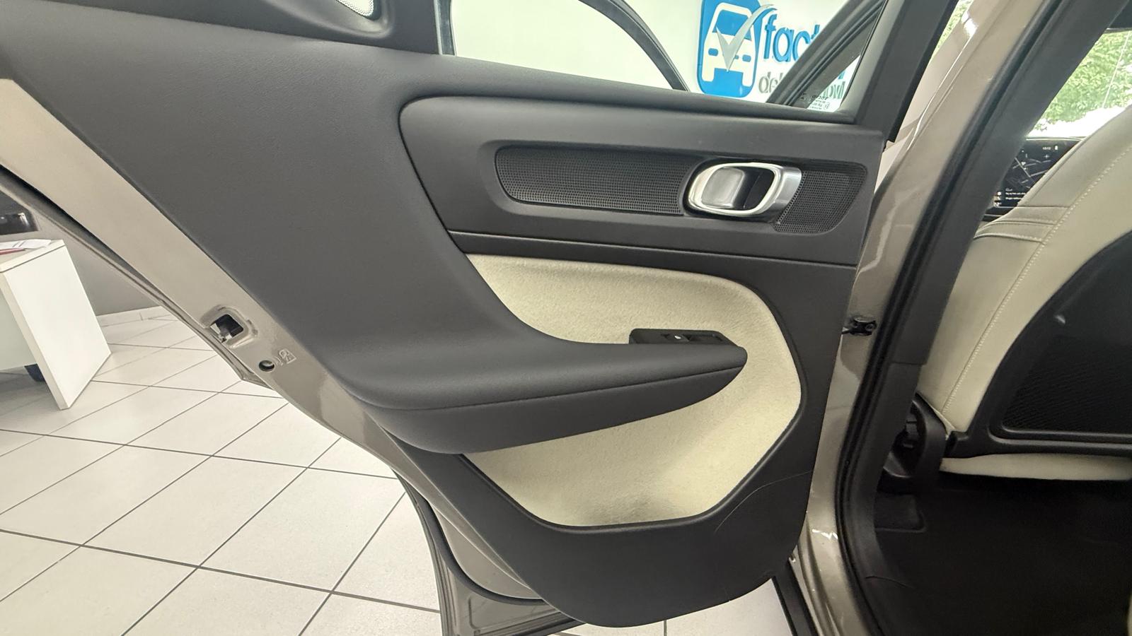 VOLVO XC40 1.5 T3 Momentum Pro Auto