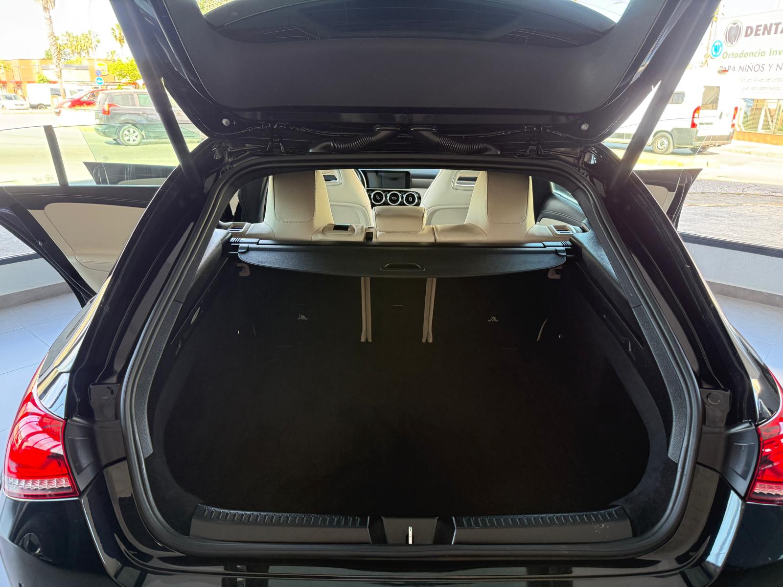 MERCEDES CLA 200 Shooting Brake