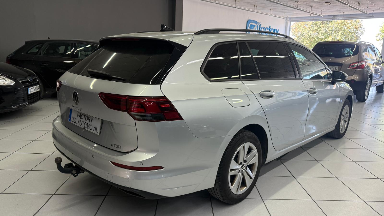 VOLKSWAGEN Golf Life 1.0 eTSI 110CV DSG Variant