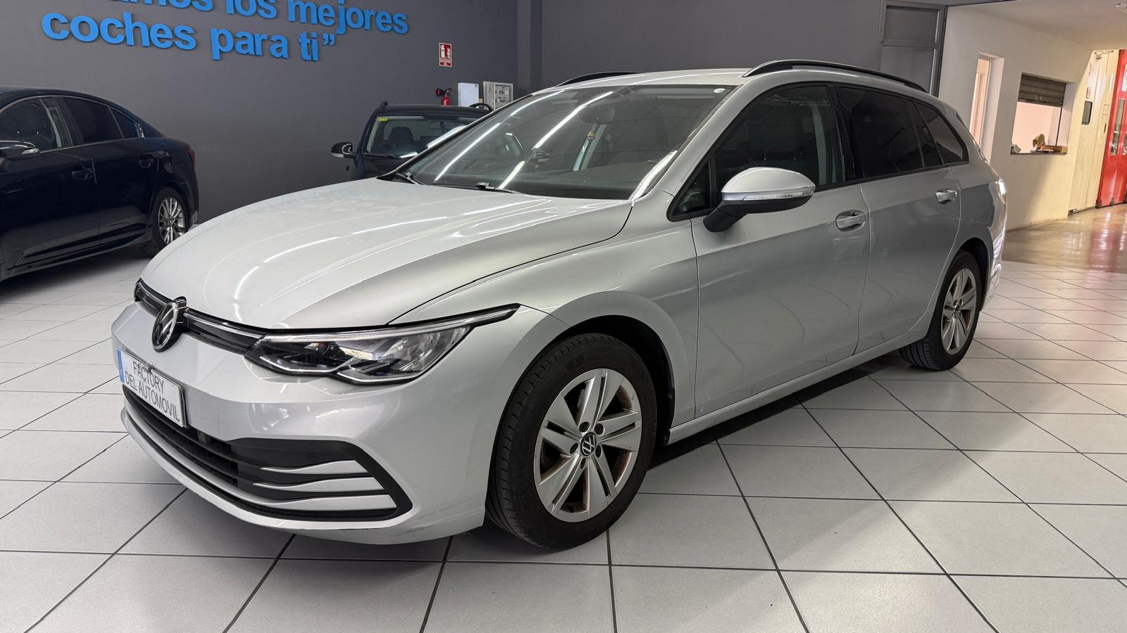 VOLKSWAGEN Golf Life 1.0 eTSI 110CV DSG Variant