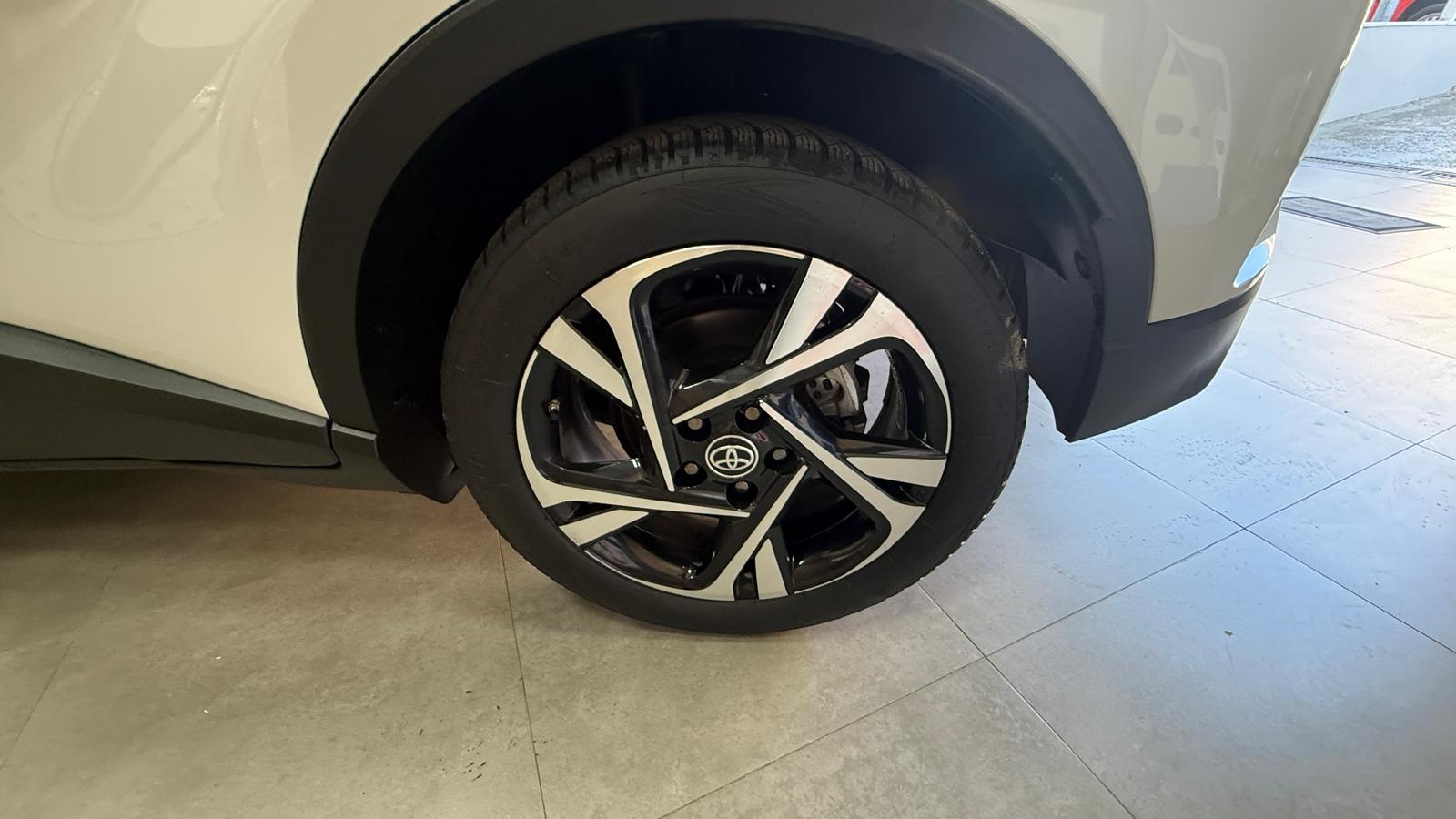TOYOTA CHR 1.8 125H Advance